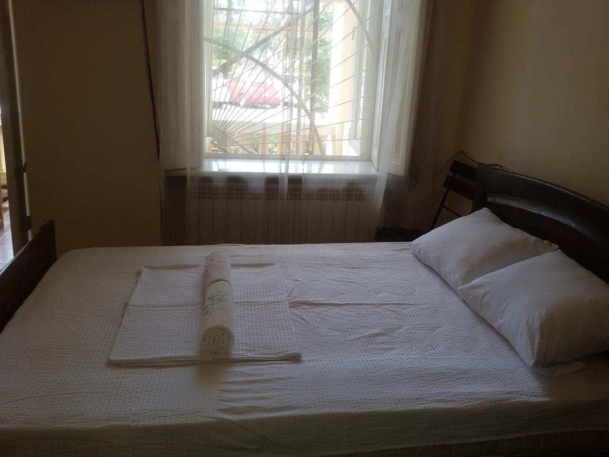 Mar Nero Hostel Batumi Luaran gambar